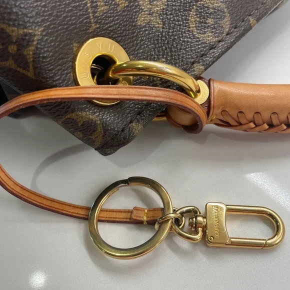 Louis Vuitton Artsy MM Monogram Shoulder Bag Tote Purse (CA1141) Gently used. - Picture 13 of 17